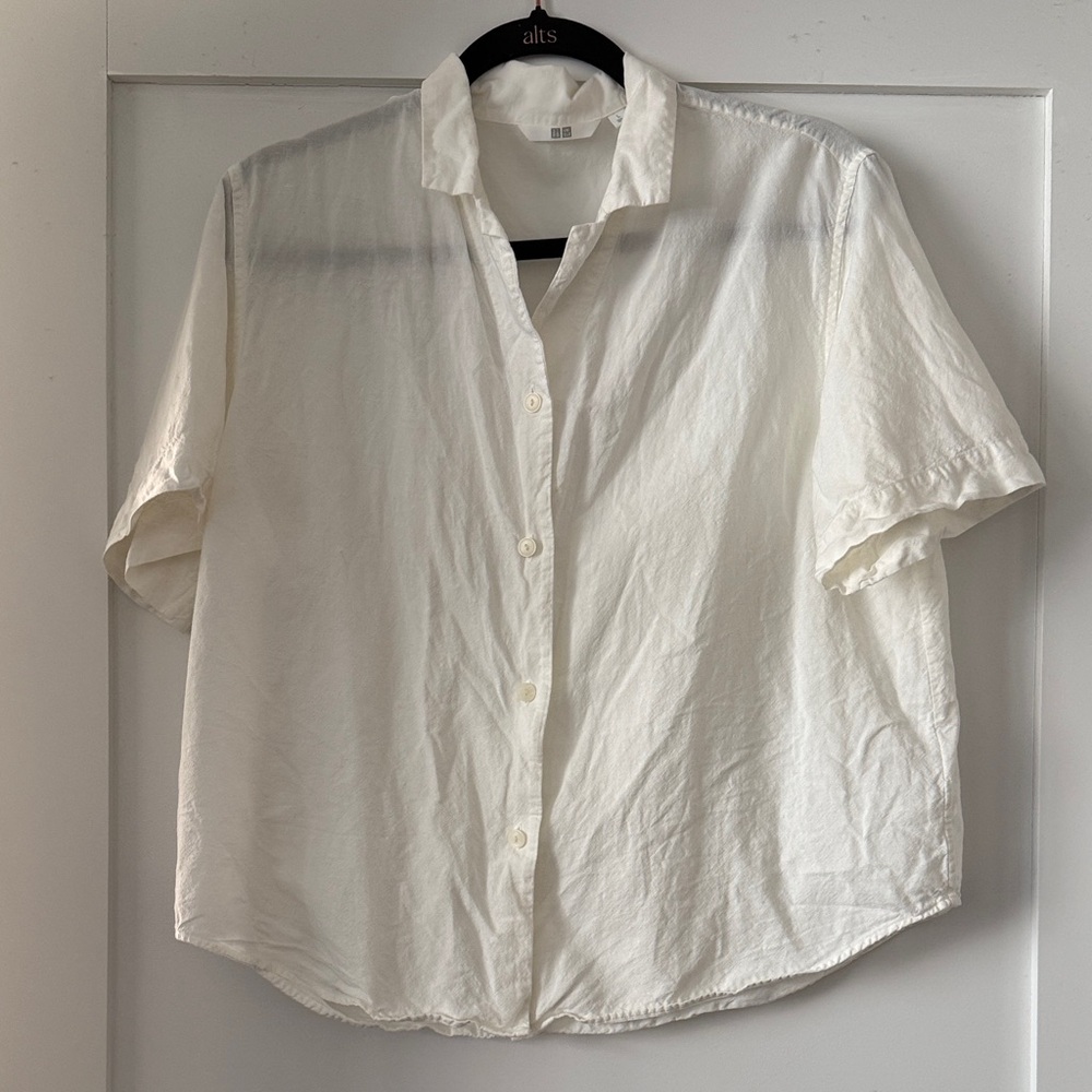 Uniqlo Short-Sleeve Button-Down Shirt in White